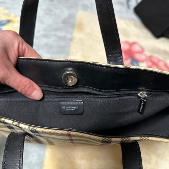 Authentic Burberry Nova check Medium Tote - Picture 8 of 10